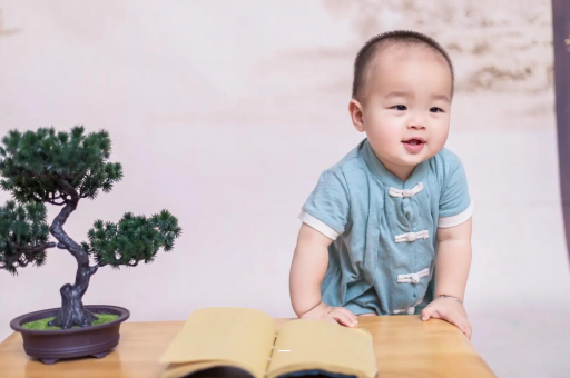汶上六个月宝宝摇头正常吗